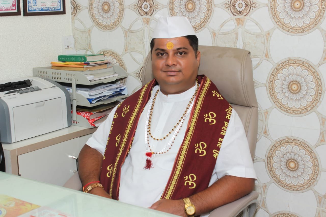 Astrologer in Dubai - Jyotishi Kirtibhai Maharaj